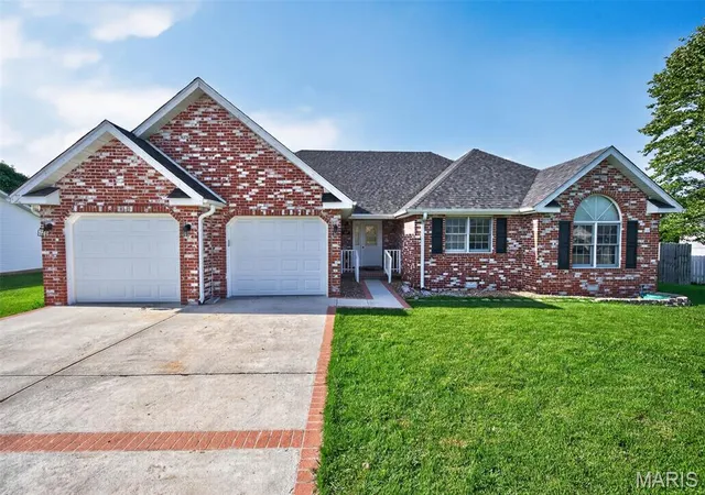 Photo 1 of Single family home for sale at 413 Lasalle St, Lebanon, MO 65536 | MLS# MIS26064125 | Listing updated on 2026-10-05