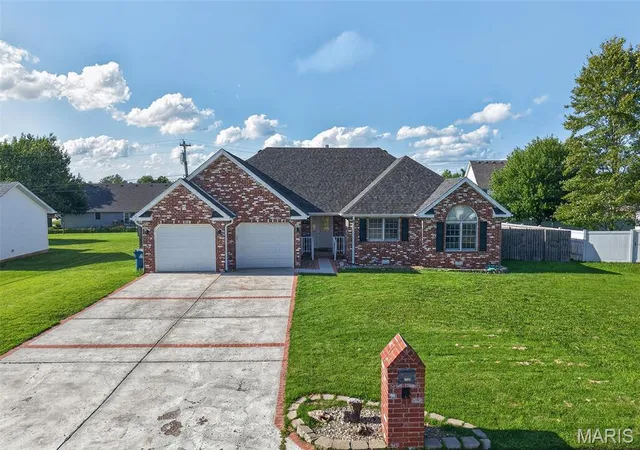 Photo 2 of Single family home for sale at 413 Lasalle St, Lebanon, MO 65536 | MLS# MIS26064125 | Listing updated on 2026-10-05