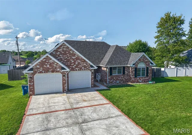Photo 3 of Single family home for sale at 413 Lasalle St, Lebanon, MO 65536 | MLS# MIS26064125 | Listing updated on 2026-10-05