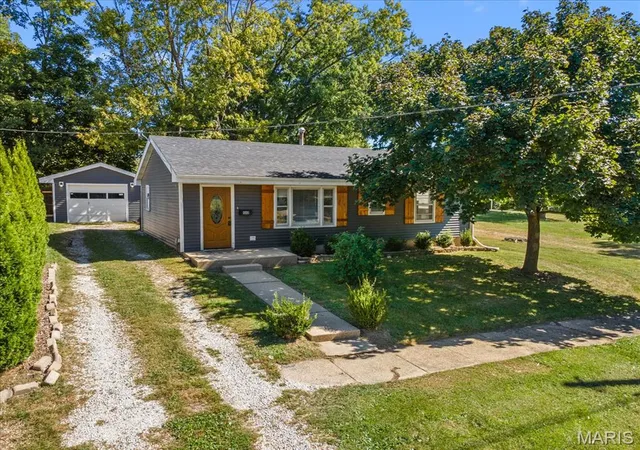 Photo 1 of Single family home for sale at 460 Prospect St, Waverly, IL 62692 | MLS# MIS26064128 | Listing updated on 2026-10-12