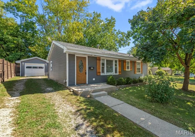 Photo 2 of Single family home for sale at 460 Prospect St, Waverly, IL 62692 | MLS# MIS26064128 | Listing updated on 2026-10-12