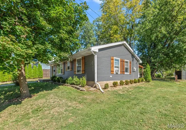 Photo 3 of Single family home for sale at 460 Prospect St, Waverly, IL 62692 | MLS# MIS26064128 | Listing updated on 2026-10-12