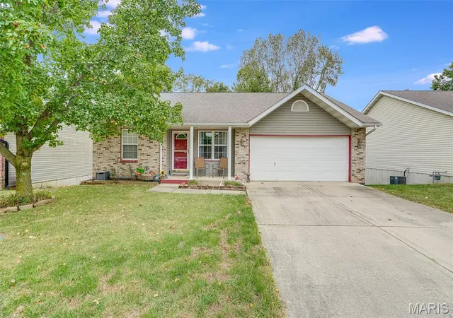 Single family home for sale at 648 High School St, Collinsville, IL 62234 | MLS# MIS26064131