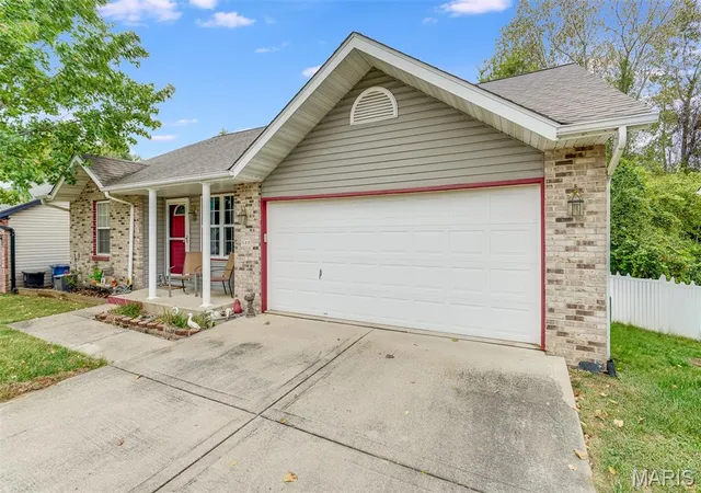 Photo 2 of Single family home for sale at 648 High School St, Collinsville, IL 62234 | MLS# MIS26064131 | Listing updated on 2026-10-08