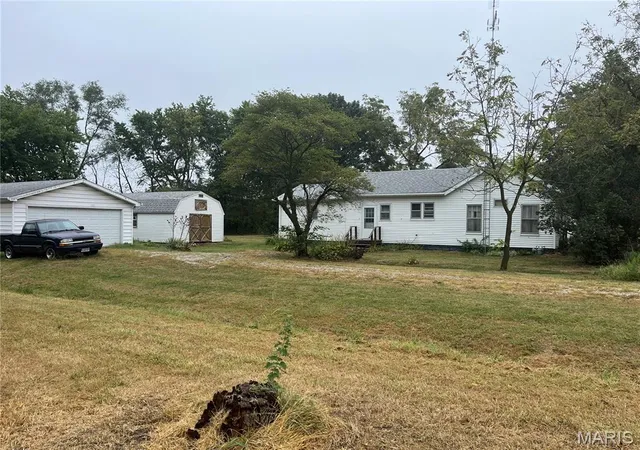 Photo 1 of Single family home for sale at 403 E State St, Irving, IL 62051 | MLS# MIS26064135 | Listing updated on 2026-10-05