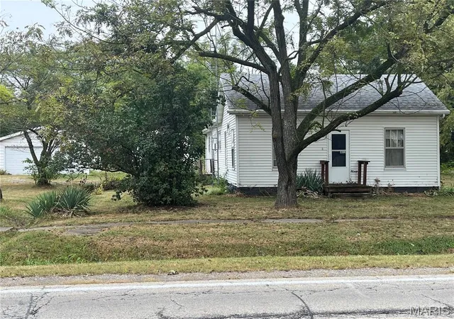 Photo 2 of Single family home for sale at 403 E State St, Irving, IL 62051 | MLS# MIS26064135 | Listing updated on 2026-10-05