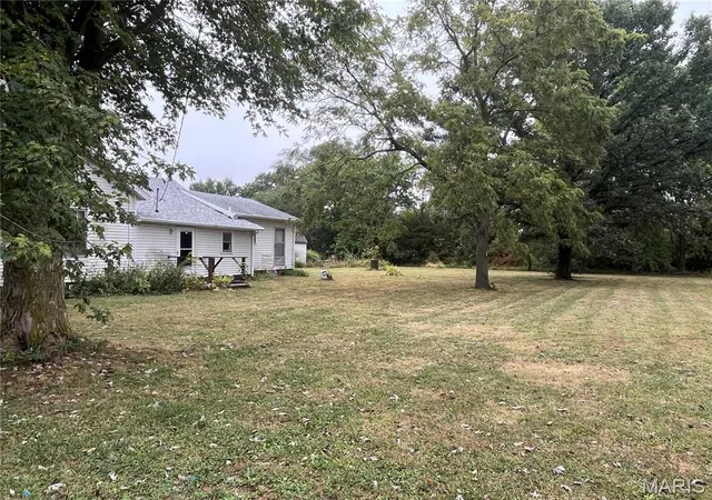 Photo 3 of Single family home for sale at 403 E State St, Irving, IL 62051 | MLS# MIS26064135 | Listing updated on 2026-10-05