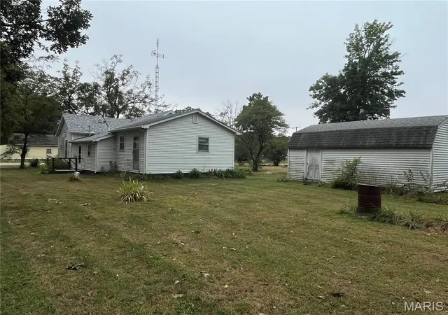 Photo 3 of Single family home for sale at 403 E State St, Irving, IL 62051 | MLS# MIS26064135 | Listing updated on 2026-10-05