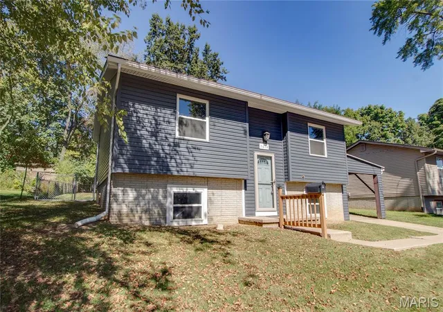 Photo 2 of Single family home for sale at 3614 Gilham Ave, Alton, IL 62002 | MLS# MIS26064136 | Listing updated on 2026-10-07