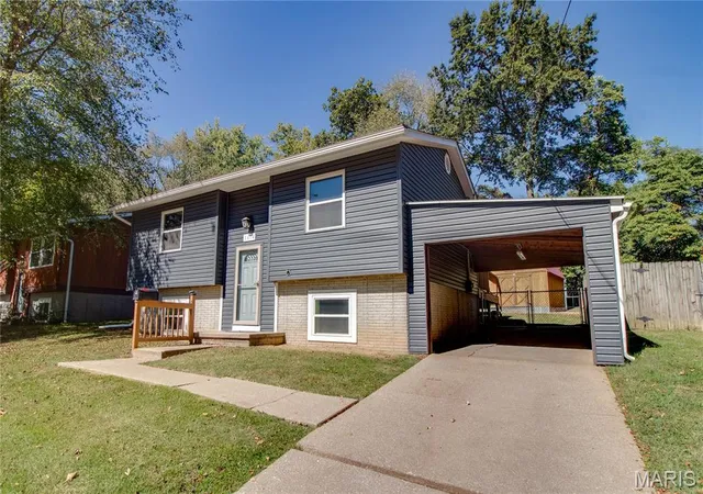 Photo 3 of Single family home for sale at 3614 Gilham Ave, Alton, IL 62002 | MLS# MIS26064136 | Listing updated on 2026-10-07