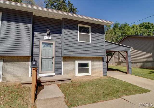 Photo 3 of Single family home for sale at 3614 Gilham Ave, Alton, IL 62002 | MLS# MIS26064136 | Listing updated on 2026-10-07
