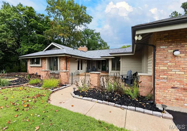 Photo 3 of Mansion for sale at 56 Chesterfield Lakes Rd, Chesterfield, MO 63005 | MLS# MIS26064138 | Listing updated on 2026-10-22