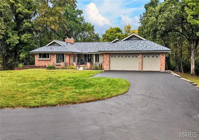 Photo 2 of Mansion for sale at 56 Chesterfield Lakes Rd, Chesterfield, MO 63005 | MLS# MIS26064138 | Listing updated on 2026-10-22
