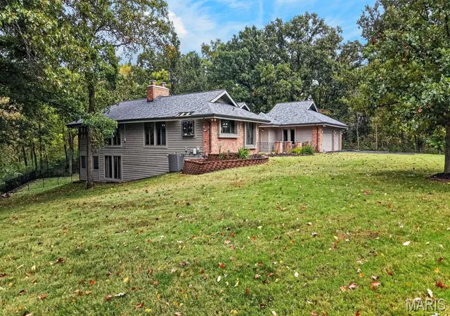 Photo 3 of Single family home for sale at 56 Chesterfield Lakes Rd, Chesterfield, MO 63005 | MLS# MIS26064138 | Listing updated on 2026-10-22