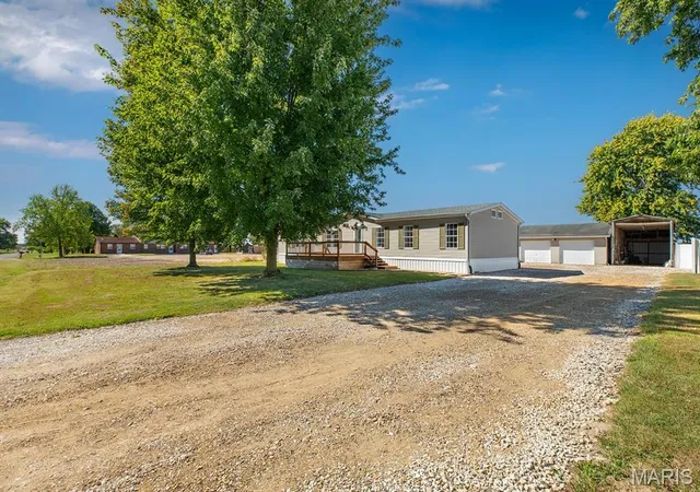 Photo 3 of Manufactured home for sale at 686 Bernice, Shipman, IL 62685 | MLS# MIS26064145 | Listing updated on 2026-10-07