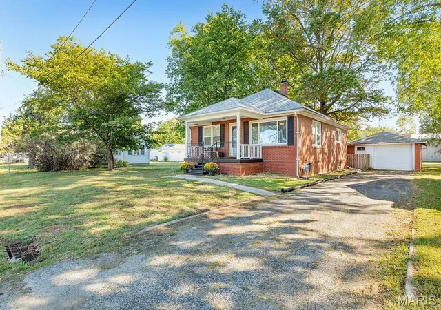 Photo 2 of Single family home for sale at 207 Olive, Brighton, IL 62012 | MLS# MIS26064146 | Listing updated on 2026-10-08