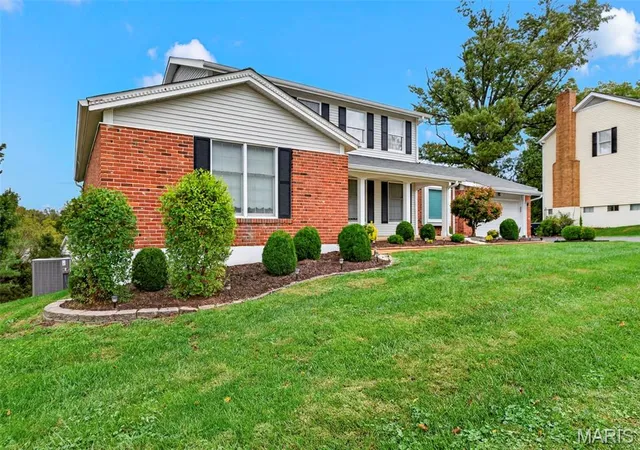 Photo 2 of Single family home for sale at 1922 Buckington Dr, Chesterfield, MO 63017 | MLS# MIS26064153 | Listing updated on 2026-10-28