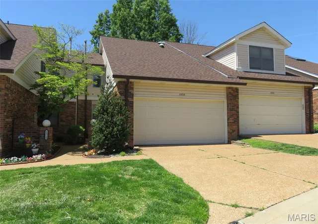 Photo 2 of Sale Pending at 13721 La Conte Ct, Saint Louis, MO 63128 | MLS# MIS26064159 | Listing updated on 2026-10-06