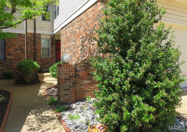 Photo 3 of Sale Pending at 13721 La Conte Ct, Saint Louis, MO 63128 | MLS# MIS26064159 | Listing updated on 2026-10-06
