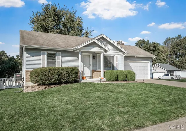 Photo 2 of Single family home for sale at 11 Mallard Pointe Dr, O Fallon, MO 63368 | MLS# MIS26064162 | Listing updated on 2026-10-11