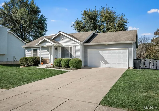 Photo 3 of Single family home for sale at 11 Mallard Pointe Dr, O Fallon, MO 63368 | MLS# MIS26064162 | Listing updated on 2026-10-11