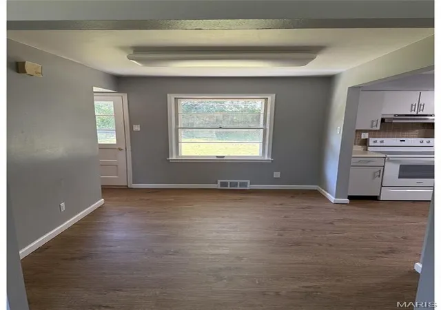Photo 3 of Single family home for sale at 250 W Saint Anthony Ln, Florissant, MO 63031 | MLS# MIS26064164 | Listing updated on 2026-10-05