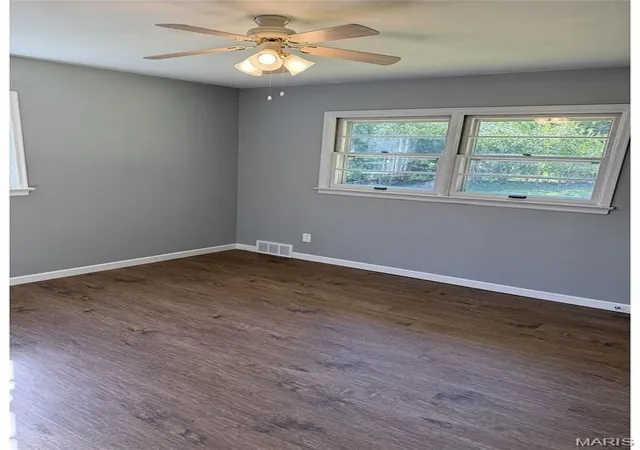 Photo 4 of Single family home for sale at 250 W Saint Anthony Ln, Florissant, MO 63031 | MLS# MIS26064164 | Listing updated on 2026-10-05
