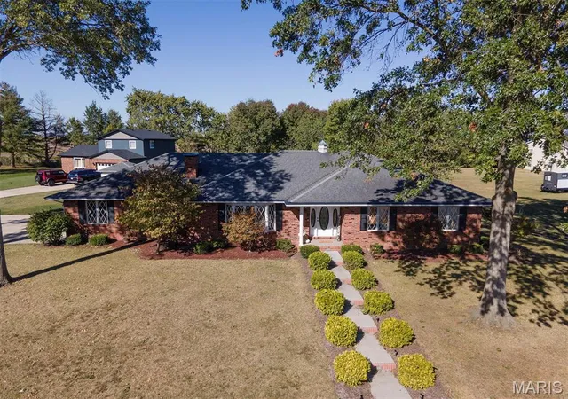 Photo 2 of Single family home for sale at 239 N 13th Street, Breese, IL 62230 | MLS# MIS26064165 | Listing updated on 2026-10-19