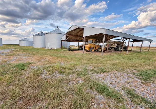 Photo 4 of Single family home for sale at 17059 County Rd 599, Sikeston, MO 63801 | MLS# MIS26064175 | Listing updated on 2026-10-05