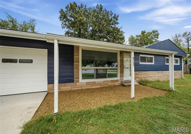 Photo 2 of Single family home for sale at 7109 Fernbrook Dr, Saint Louis, MO 63123 | MLS# MIS26064181 | Listing updated on 2026-10-09