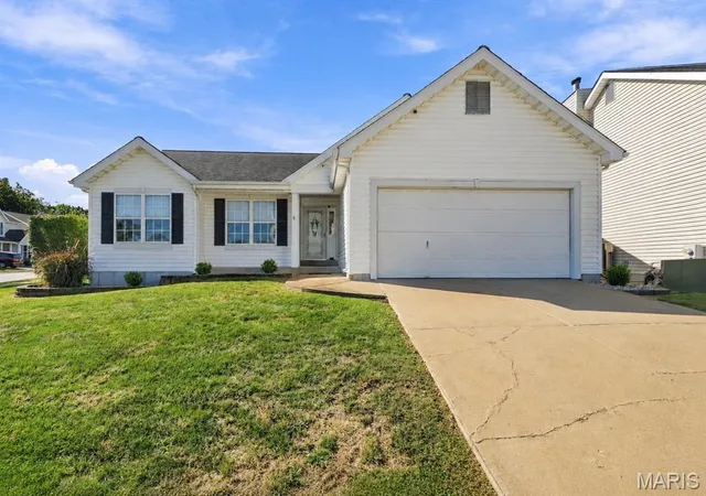Photo 1 of Single family home for sale at 1002 Seasons View Dr, Fenton, MO 63026 | MLS# MIS26064182 | Listing updated on 2026-10-07