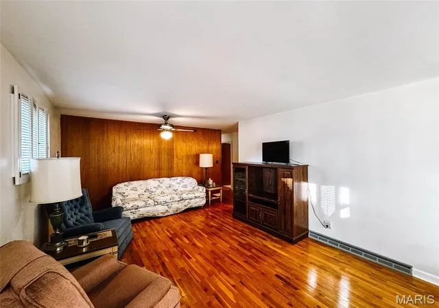Photo 3 of Single family home for sale at 218 W Jefferson St, Palmyra, MO 63461 | MLS# MIS26064186 | Listing updated on 2026-10-05