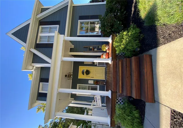 Photo 2 of Single family home for sale at 735 Jefferson St, Saint Charles, MO 63301 | MLS# MIS26064187 | Listing updated on 2026-10-10