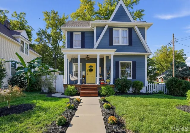 Photo 2 of Single family home for sale at 735 Jefferson St, Saint Charles, MO 63301 | MLS# MIS26064187 | Listing updated on 2026-10-10