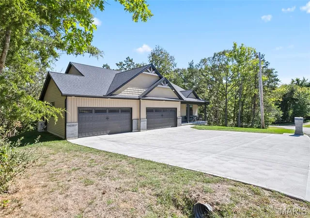 Photo 2 of Single family home for sale at 9784 Ridgecrest Dr, Hillsboro, MO 63050 | MLS# MIS26064192 | Listing updated on 2026-10-09