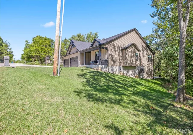 Photo 3 of Single family home for sale at 9784 Ridgecrest Dr, Hillsboro, MO 63050 | MLS# MIS26064192 | Listing updated on 2026-10-09