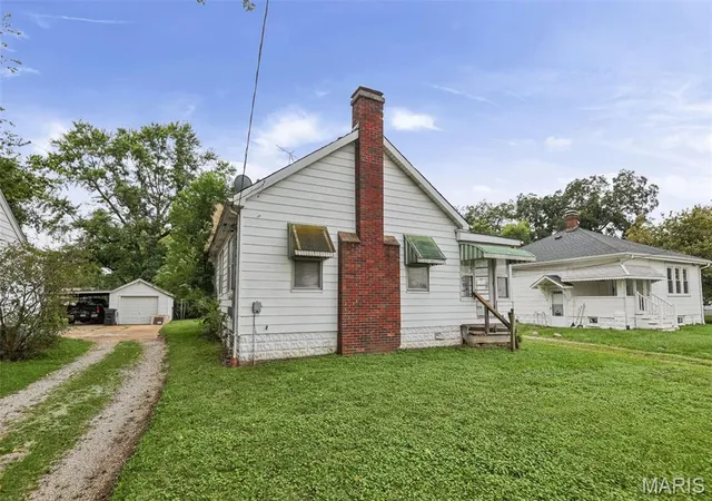 Photo 3 of Single family home for sale at 2308 S Belt W, Belleville, IL 62226 | MLS# MIS26064197 | Listing updated on 2026-10-05