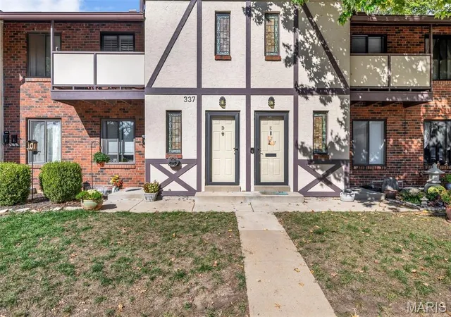 Photo 2 of Single family home for sale at 337 Barrington Sq Est #D, Saint Louis, MO 63122 | MLS# MIS26064202 | Listing updated on 2026-10-28