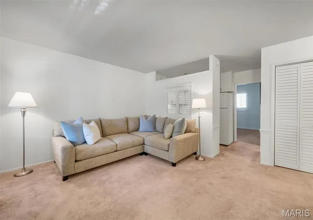 Photo 3 of Single family home for sale at 337 Barrington Sq Est #D, Saint Louis, MO 63122 | MLS# MIS26064202 | Listing updated on 2026-10-28