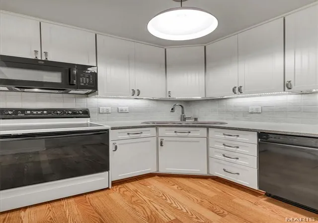 Photo 3 of Single family home for sale at 337 Barrington Sq Est #D, Saint Louis, MO 63122 | MLS# MIS26064202 | Listing updated on 2026-10-28