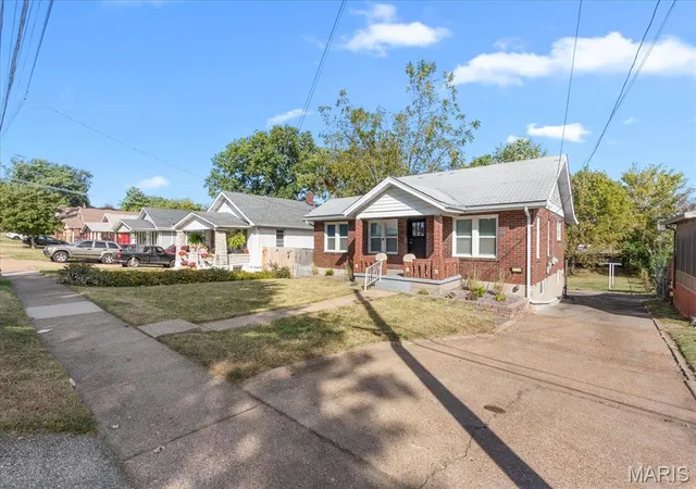 Photo 2 of Sale Pending at 8935 Tudor Ave, Saint Louis, MO 63114 | MLS# MIS26064206 | Listing updated on 2026-10-28