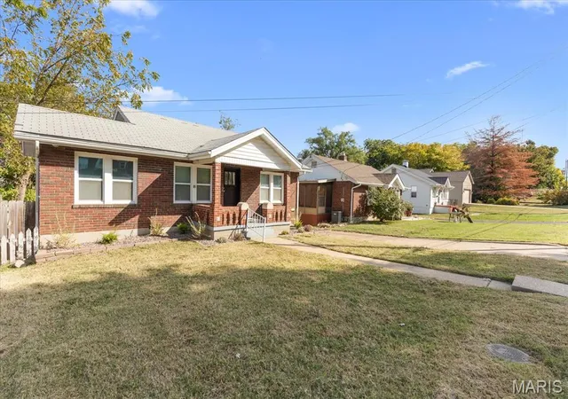 Photo 3 of Sale Pending at 8935 Tudor Ave, Saint Louis, MO 63114 | MLS# MIS26064206 | Listing updated on 2026-10-28
