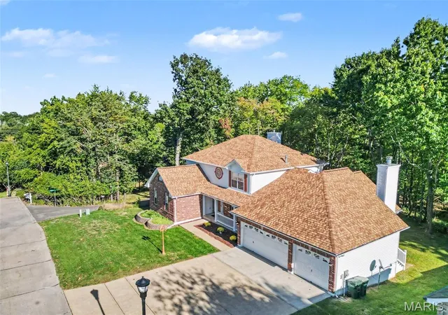 Photo 3 of Single family home for sale at 3607 Swan Cir S, Arnold, MO 63010 | MLS# MIS26064207 | Listing updated on 2026-10-06