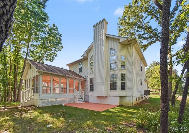 Photo 3 of Single family home for sale at 3607 Swan Cir S, Arnold, MO 63010 | MLS# MIS26064207 | Listing updated on 2026-10-06