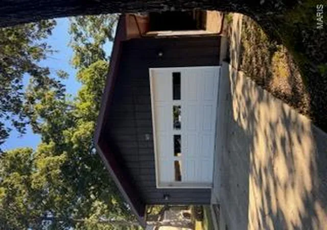 Photo 3 of Single family home for sale at 309 Lakewood Dr, Hillsboro, IL 62049 | MLS# MIS26064208 | Listing updated on 2026-10-07