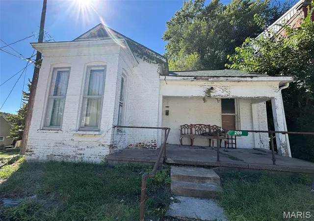 Photo 1 of Single family home for sale at 209 S 7th Street, Hannibal, MO 63401 | MLS# MIS26064209 | Listing updated on 2026-10-06