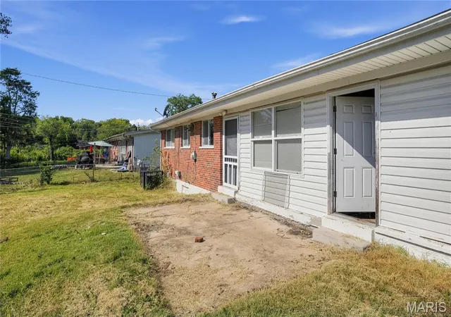 Photo 3 of Single family home for sale at 2246 Hudson Rd, Saint Louis, MO 63136 | MLS# MIS26064219 | Listing updated on 2026-10-22