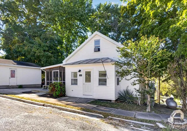 Photo 1 of Single family home for sale at 1202 Main St, Maeystown, IL 62256 | MLS# MIS26064220 | Listing updated on 2026-10-22