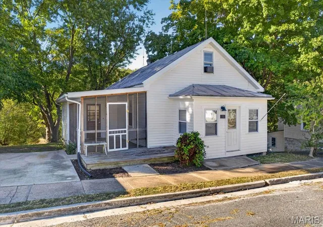 Photo 2 of Single family home for sale at 1202 Main St, Maeystown, IL 62256 | MLS# MIS26064220 | Listing updated on 2026-10-22