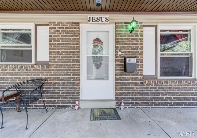 Photo 4 of Single family home for sale at 2028 Hungerford Dr, Florissant, MO 63031 | MLS# MIS26064222 | Listing updated on 2026-10-08